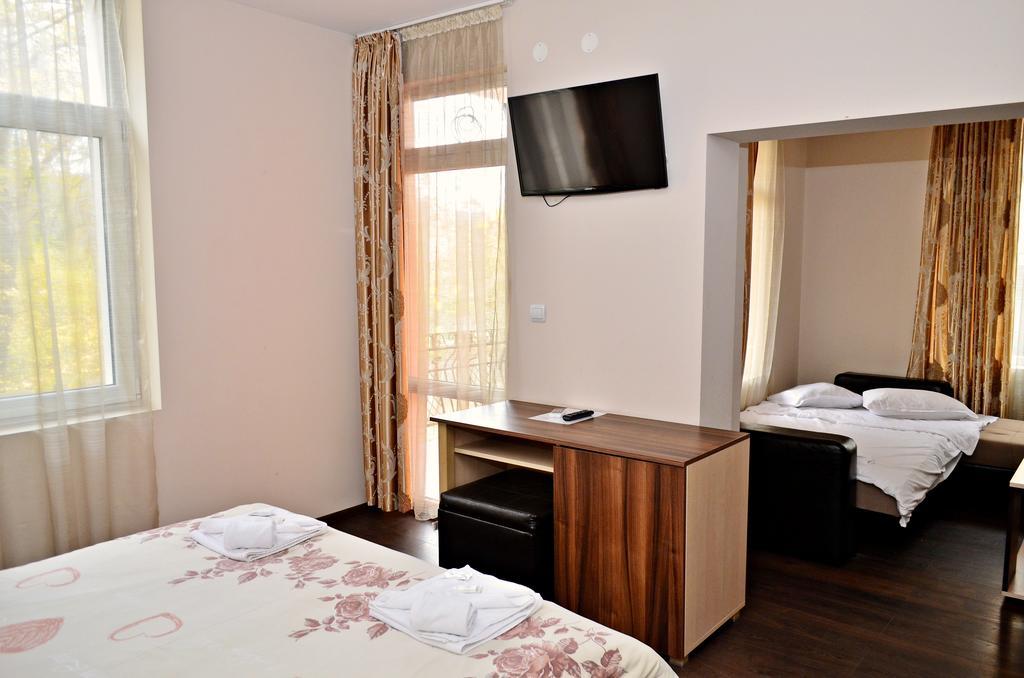 Guest House Anelim Veliko Tărnovo Exteriör bild